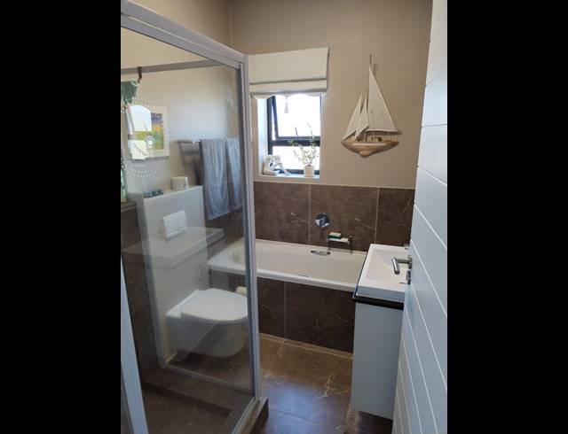 2 BEDROOM APARTMENT TO LET IN WAVES EDGE